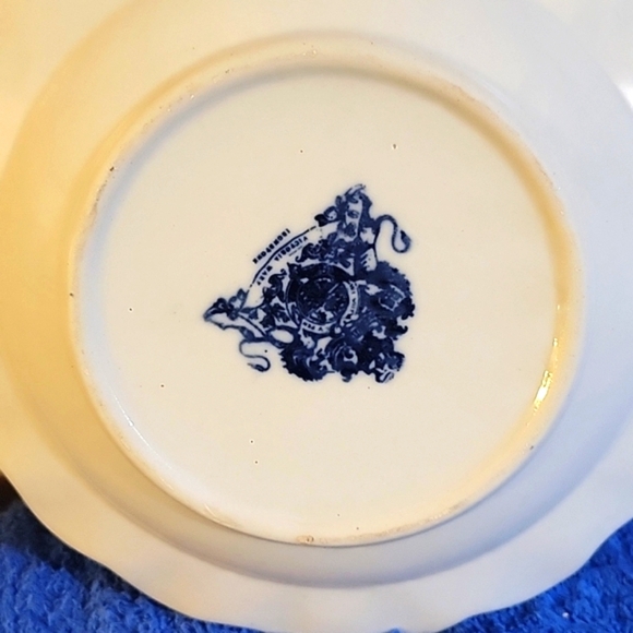 Vintage Victoria Ware Ironstone Flow Blue ~ Scalloped Edges ~ 8” - Picture 2 of 3